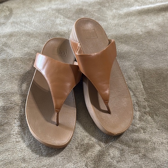FitFlop Woman’s Lulu Tan Leather Flip Flop Sandals - Picture 2 of 11